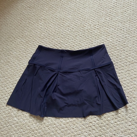 Lululemon skirt - Picture 1 of 4